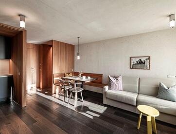 The living area with kitchenette of the apartments Cortina 1932 and Marmolata 1928