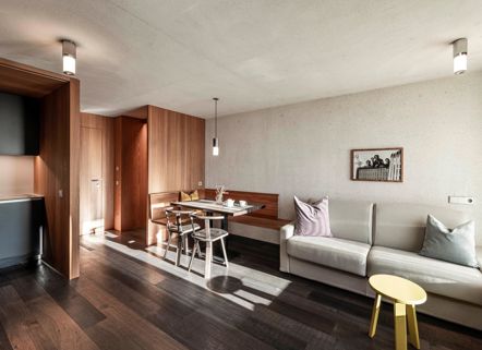 Der Wohnbereich mit Küche der Ferienwohnungen Cortina 1932 und Marmolata 1928